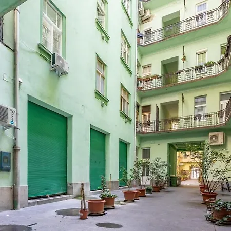 Mini Ultra בודפשט